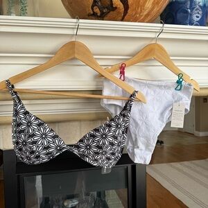 NWT Kenny Flowers Bikini Floral Pattern Black and White Size Small